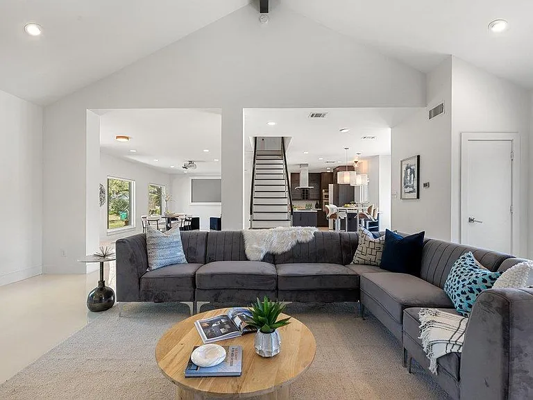 10408 Loring Dr — Photo 11