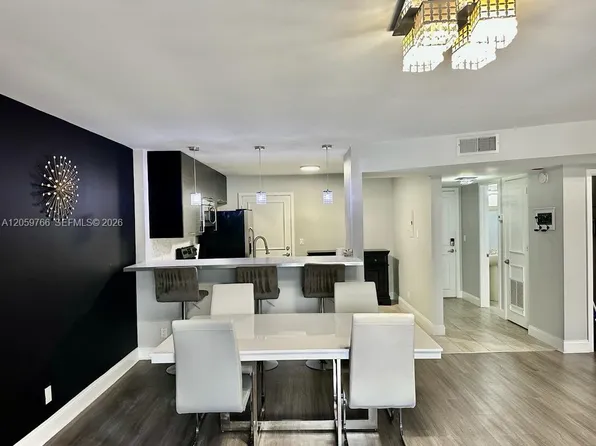 22605 SW 66th Ave APT 310, Boca Raton, FL 33428