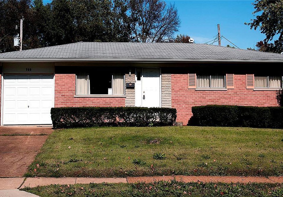 1st image of 795 Lindsay Ln