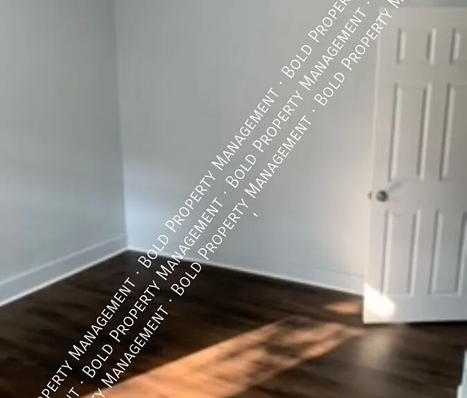 910 Walnut St #1 — Photo 9