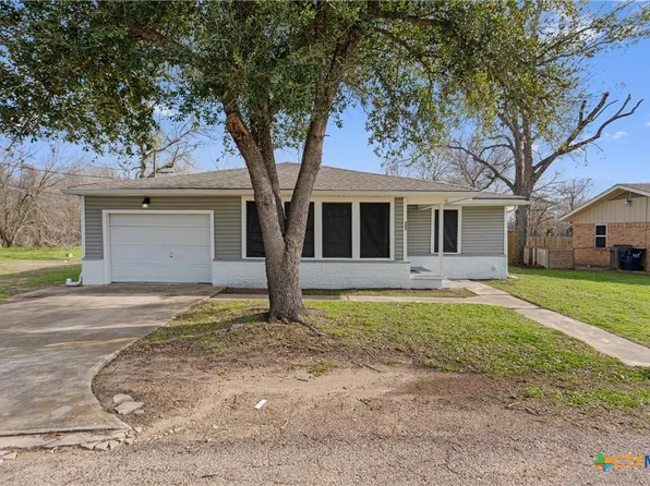 303 E 1st St, Rockdale, TX 76567