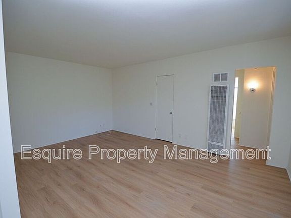 2nd image of 1740 Ventura Blvd APT 2B