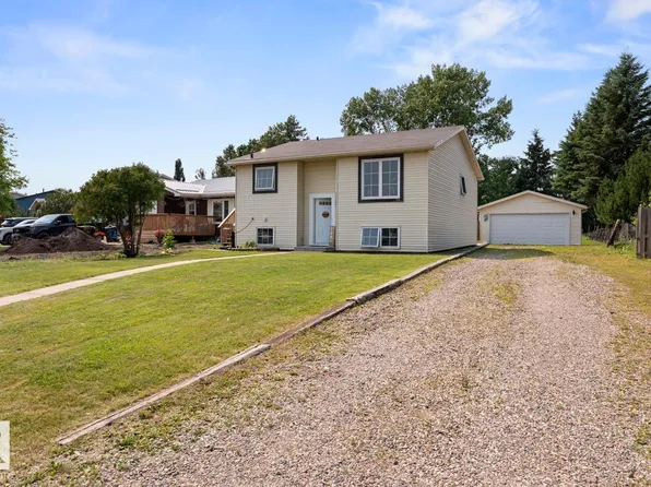 1801 Forest Dr, Cold Lake, AB T9M 1L7