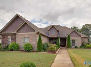 7552 Parktrace Ln, Owens Cross Roads, AL 35763