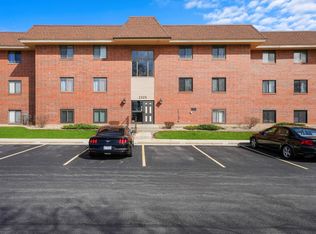 2325 S Main St APT 2B, Lombard, IL