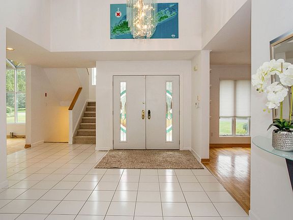 4th image of 20 Swarthmore Ln