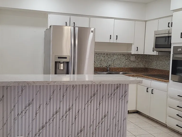 10472 SW 46th St — Photo 9