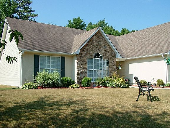 Immaculate condition, corner lot