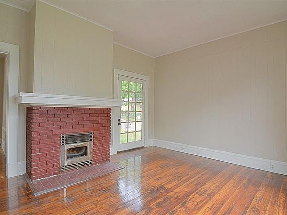 5th image of 1522 Homan Ave