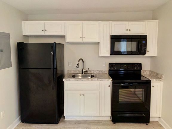 4th image of 403 37th Ave S #302