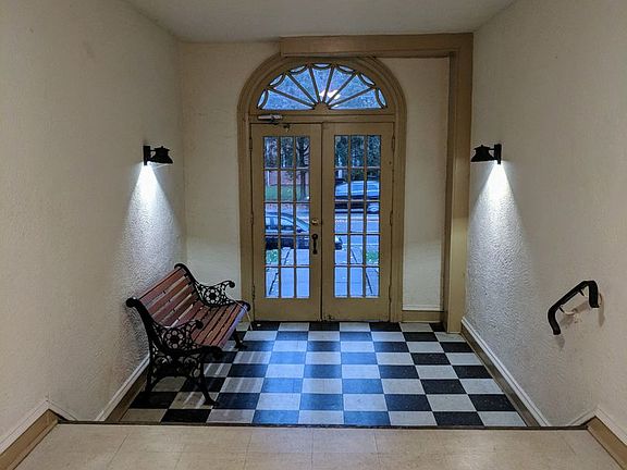 4th image of 4309 Grove Ave #4