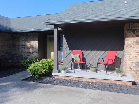 2nd image of 3905 W Yorkshire Dr