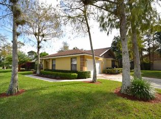 1566 Hollyhock Rd, Wellington, FL 33414
