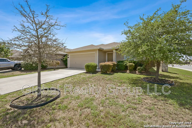 3 bed, 2.0 bath, 1660 sqft, $1,495 — Photo 2