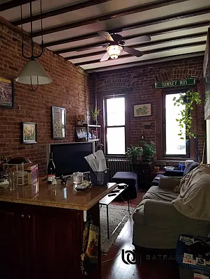 Rented by Batra Group Inc | media 10