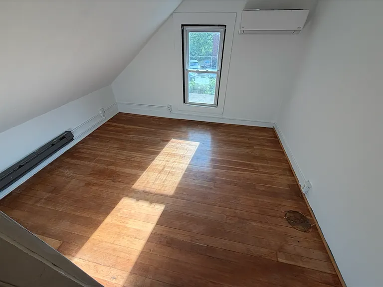 128 E Main St — Photo 5