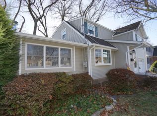 252 Hayes Dr, Saddle Brook, NJ 07663