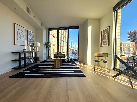 3rd image of 1100-15 W Grand Ave #609