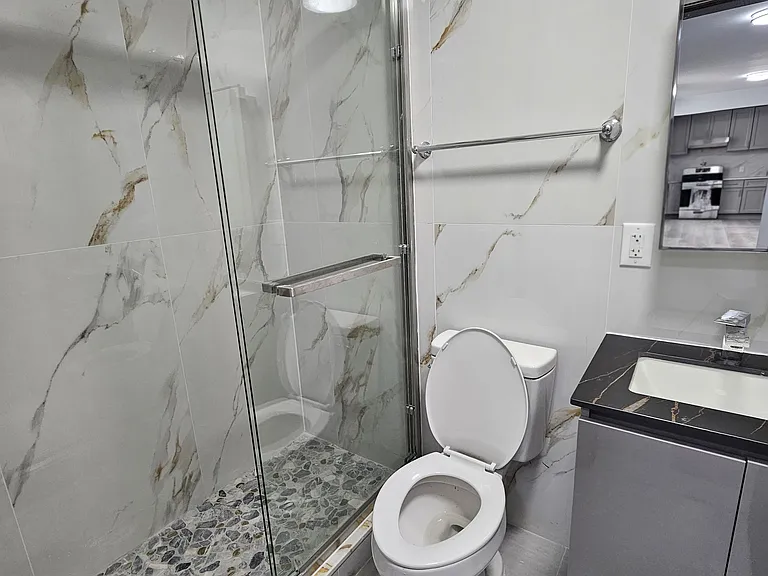 1724 W 13th St #1F — Photo 12