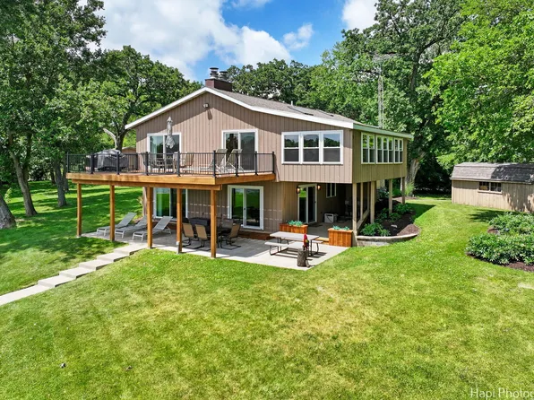 3202 N Bayview Ln, McHenry, IL 60051