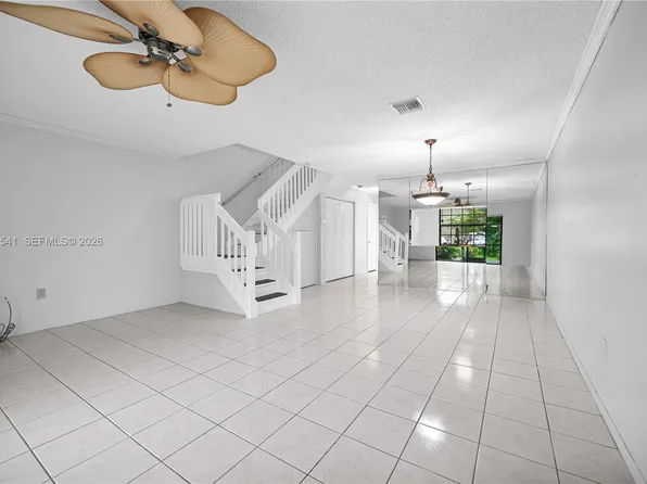 502 Westree Ln, Plantation, FL 33324