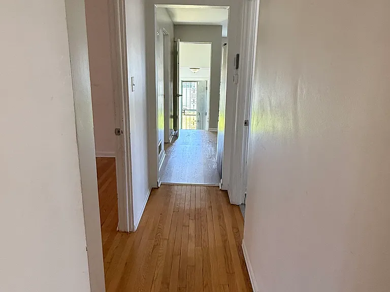 417 Hirsch Ave — Photo 6