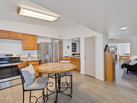 3rd image of 10909 W WINDSOR Drive