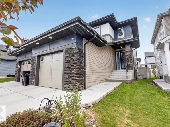 223 40a Ave NW, Edmonton, AB T6T 2E8