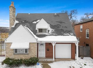 7732 S Paxton Ave, Chicago, IL