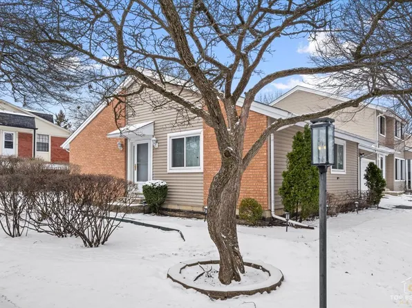 1375 N Whispering Springs Cir, Palatine, IL 60074