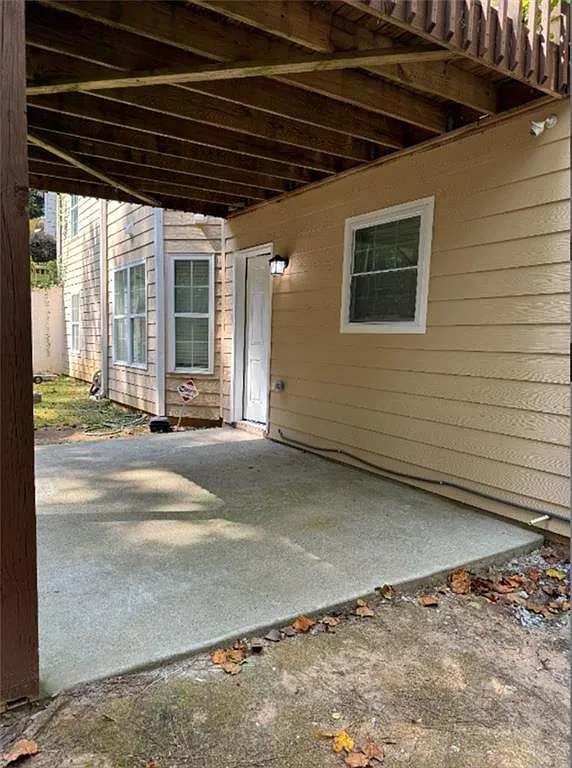 2 bed, 1.0 bath, 2777 sqft, $1,800 — Photo 4