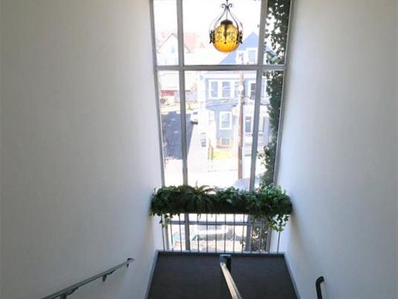 3rd image of 33 Belmont St #33
