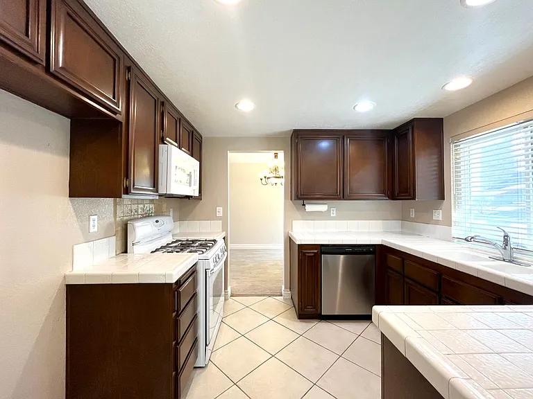 940 Birmingham Dr — Photo 16