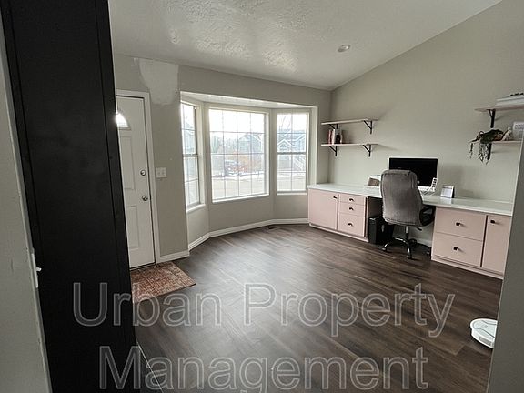 3rd image of 734 W 2220th St N
