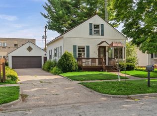 423 S 1st St, La Crescent, MN 55947