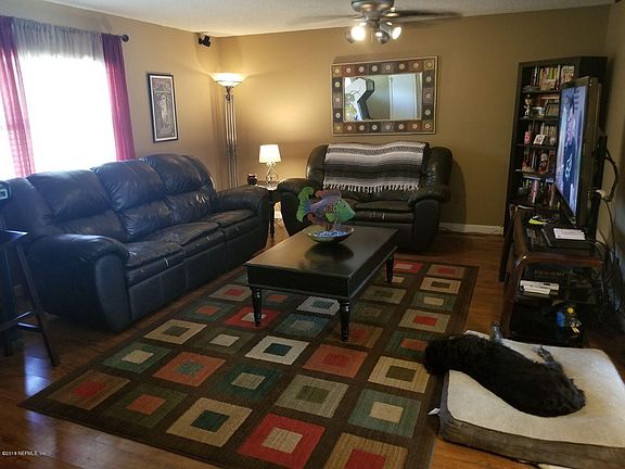 3rd image of 110 Dolphin Blvd E