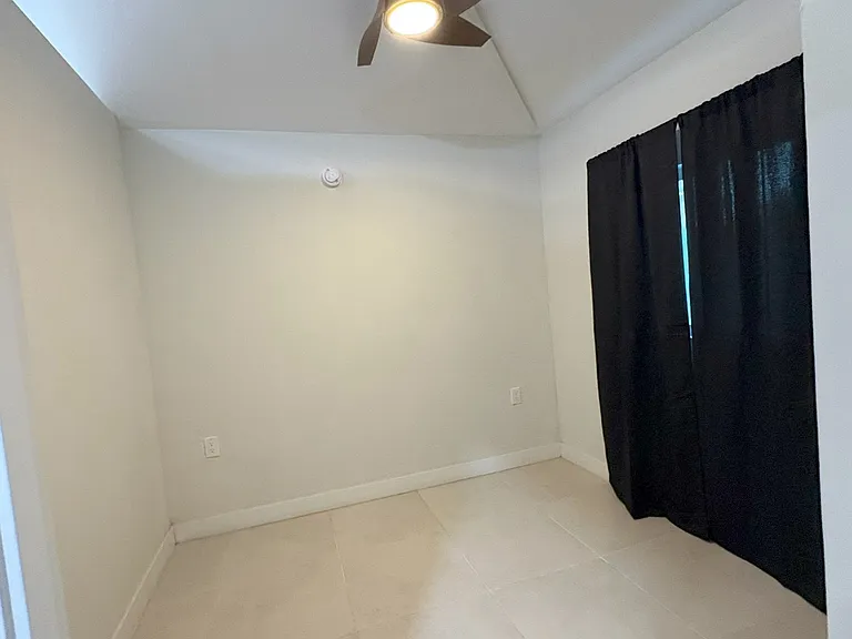 1529 E Edgemont Ave #B — Photo 3