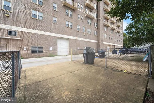 1327 Belmont St NW — Photo 23