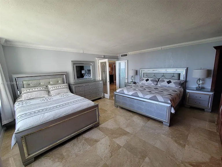 5151 Collins Ave #1036 — Photo 5