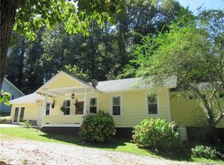 10 Highland Lake Dr, Flat Rock, NC 28731