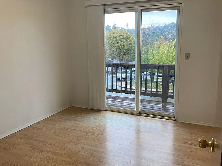 495 Ridgecrest Ct — Photo 7