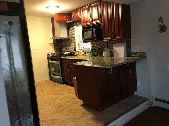 5th image of 408 Oakley Ave