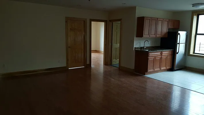 Rented by Evergreen Apartments BK | media 5