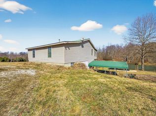 8923 E Sassafras Rd, Bloomfield, IN 47424