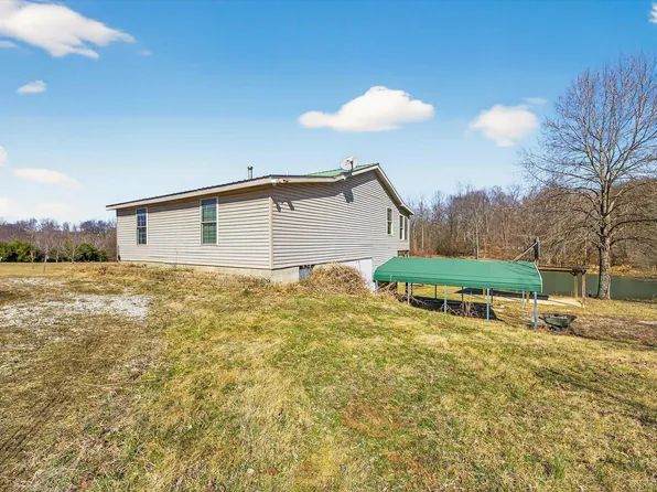 8923 E Sassafras Rd, Bloomfield, IN 47424