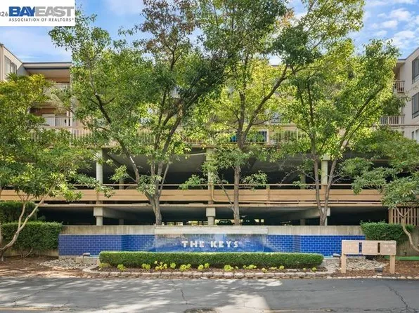 300 N Civic Dr APT 409, Walnut Creek, CA 94596