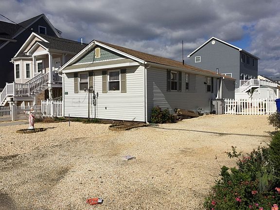 3rd image of 228 Eisenhower Ave