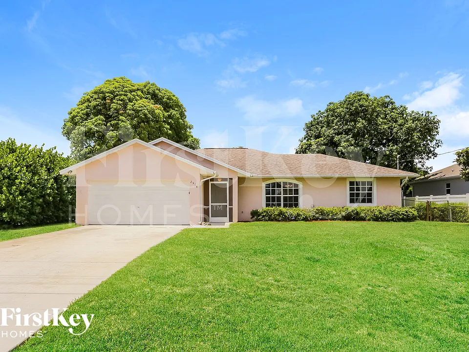 2514 SW Monterrey Ln