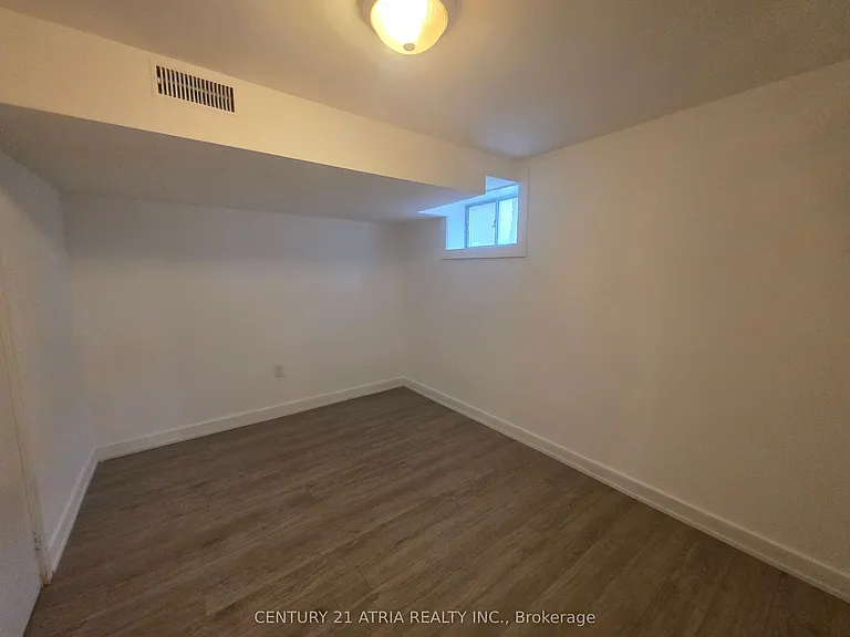 19 Meadowview Ave #LOWER — Photo 6