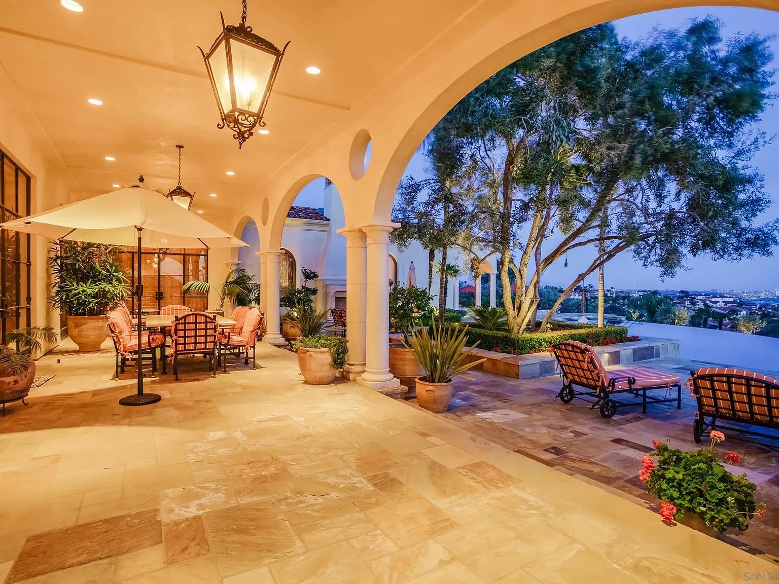 4 bed, 9.0 bath, 11196 sqft, $35,000 — Photo 3